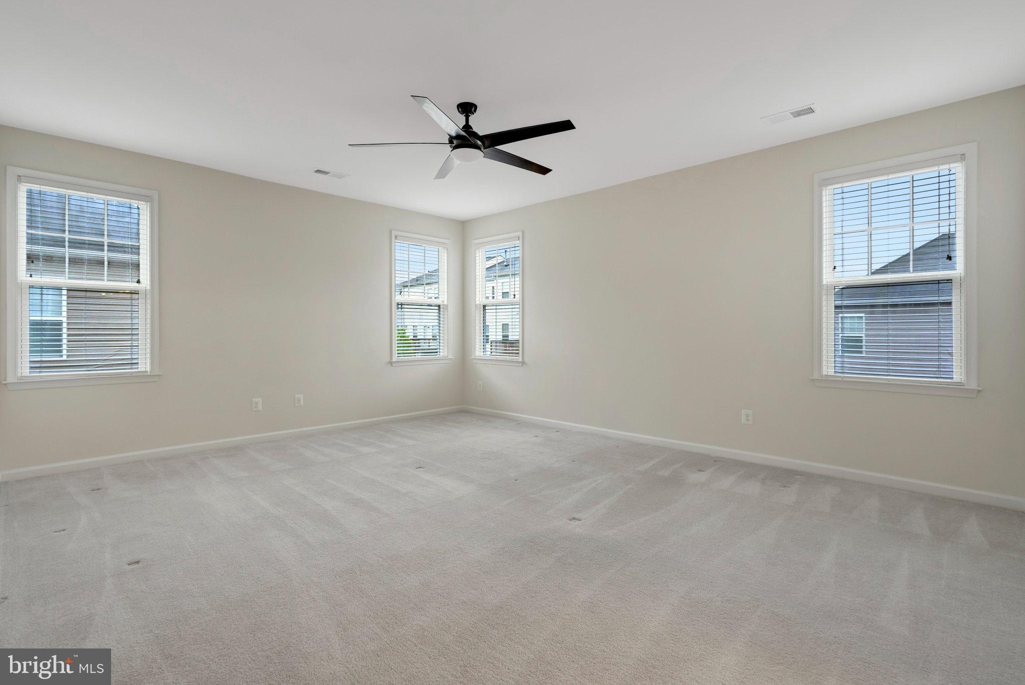 41841 Diabase Square Aldie, VA 20105 - Photo 34 of 45 a view of an empty room with a window