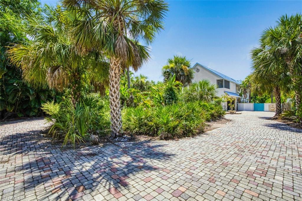 2727 66th Street Southwest Naples, FL 34105 - Photo 4 of 33 parking for 30 cars