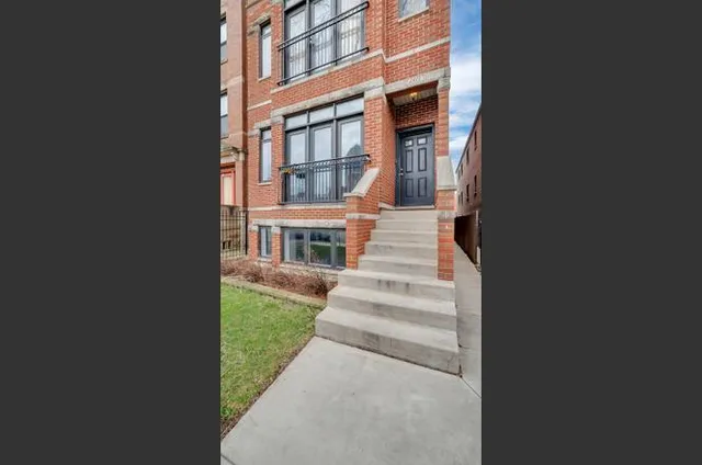 $412,000 | 2417 West Fillmore Street, Unit 1, Chicago, IL 60612
