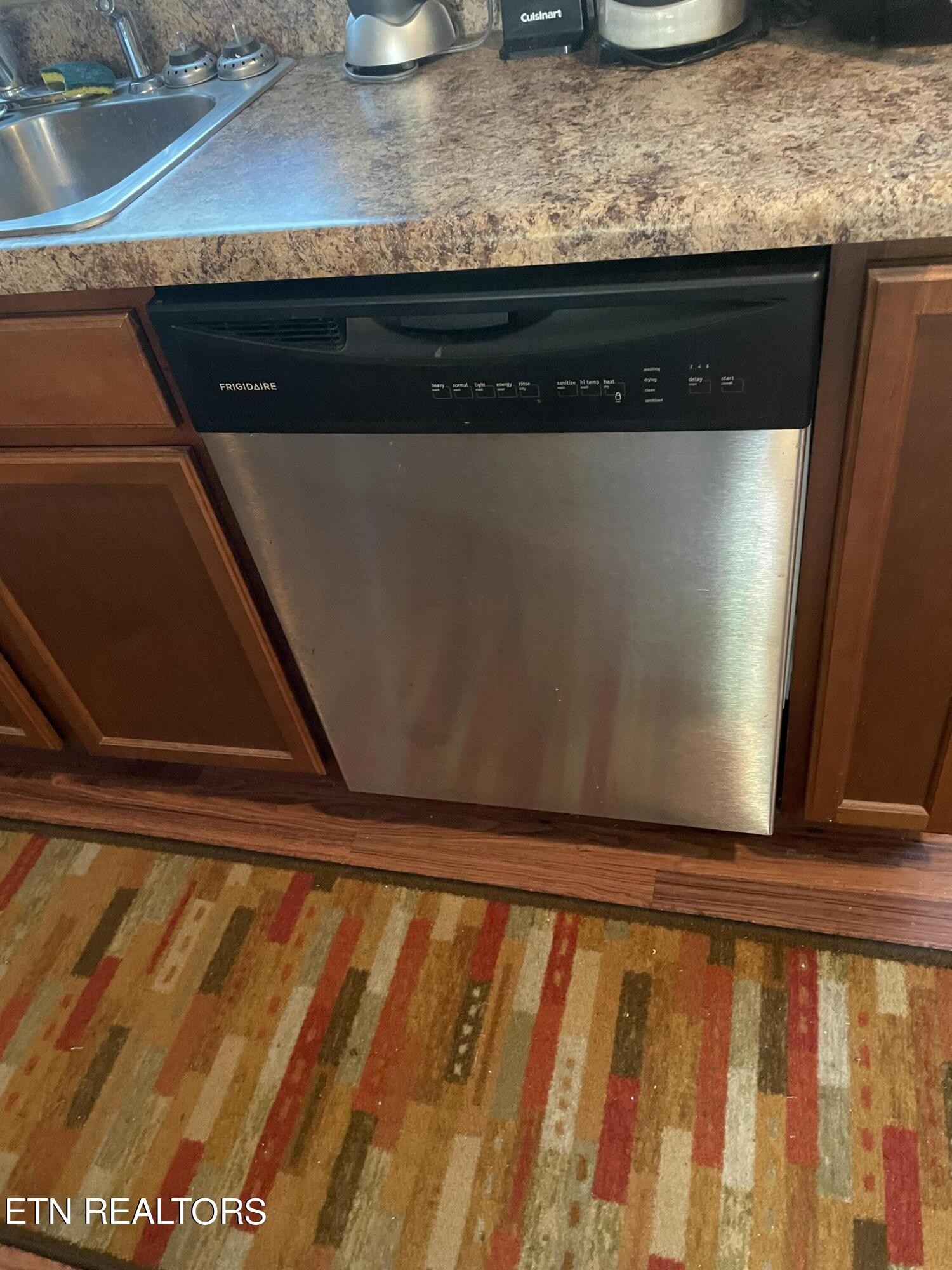 421 Delaware Avenue Oak Ridge, TN 37830 - Photo 19 of 34 a close view of sink and microwave