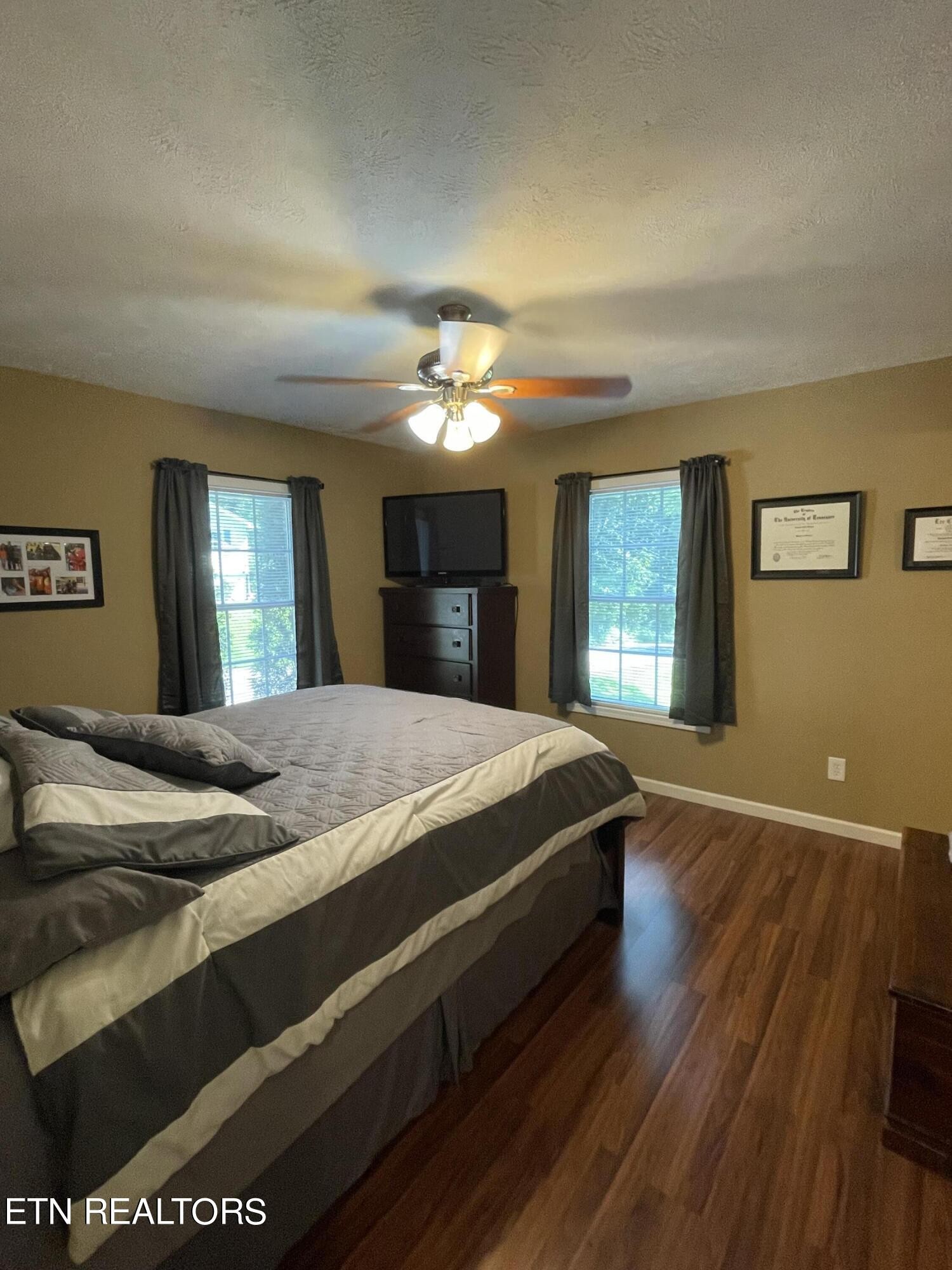 421 Delaware Avenue Oak Ridge, TN 37830 - Photo 26 of 34 a spacious bedroom with a bed and a chandelier