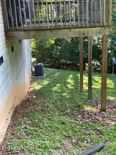 421 Delaware Avenue Oak Ridge, TN 37830 - Photo 5 of 34 a backyard of a house with lots of green space