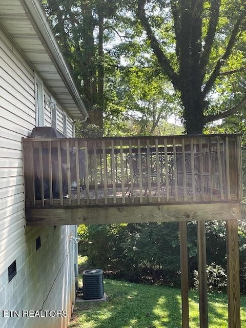 421 Delaware Avenue Oak Ridge, TN 37830 - Photo 6 of 34 a front view of a house with a yard