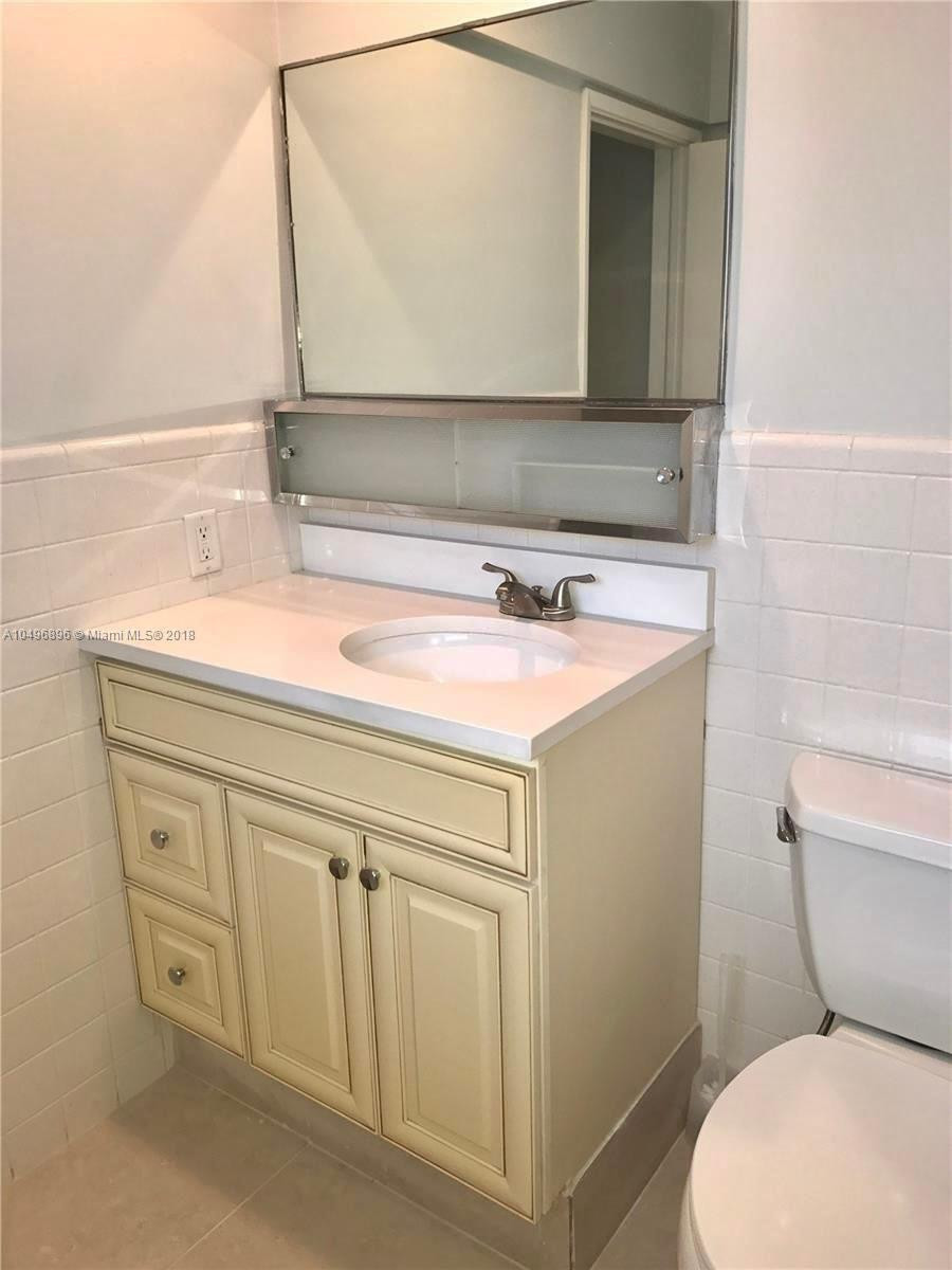 1910 Northeast 27th Court Lighthouse Point, FL 33064 - Photo 17 of 47 Apt2