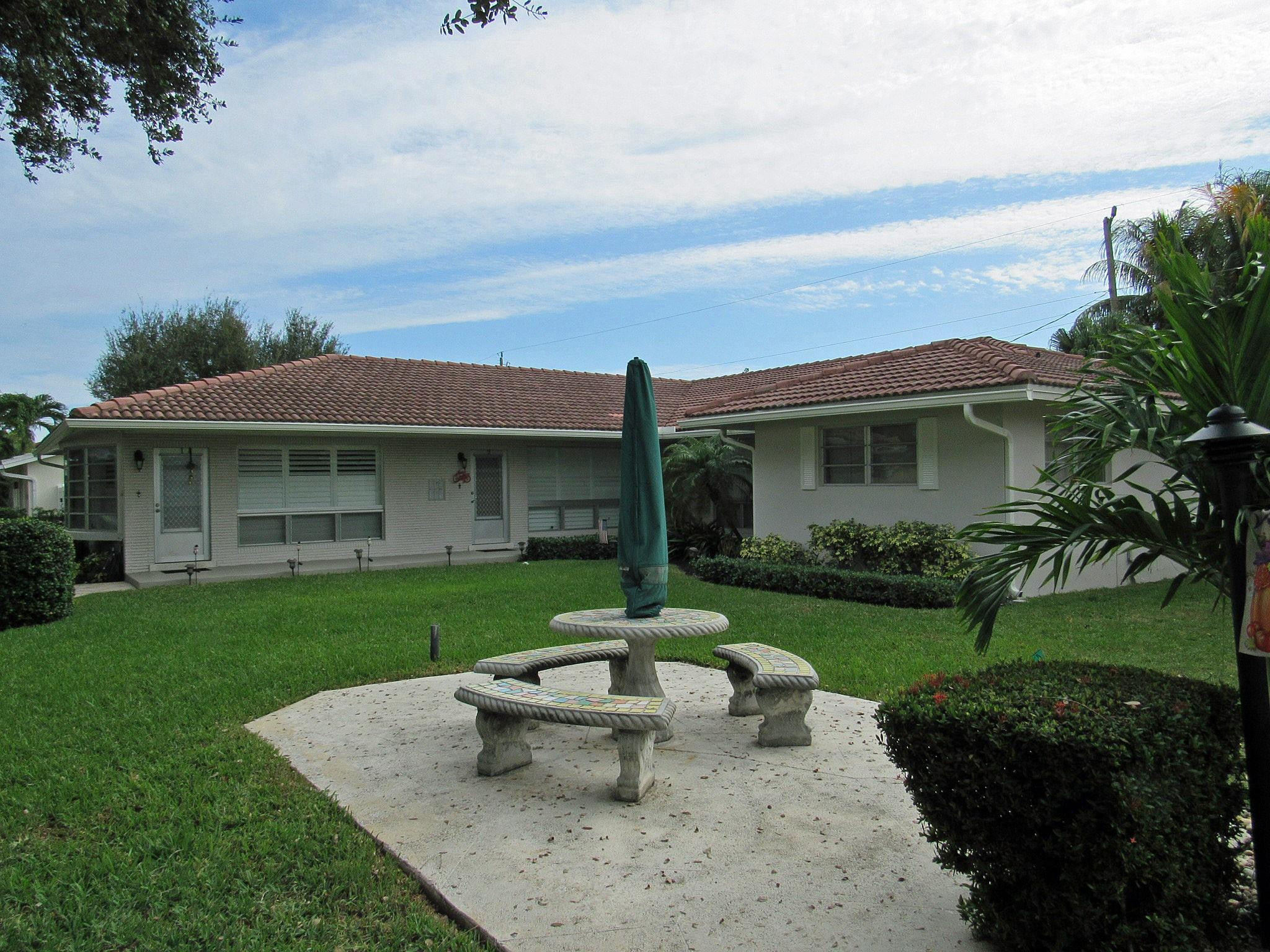 1910 Northeast 27th Court Lighthouse Point, FL 33064 - Photo 4 of 47 Photo 4