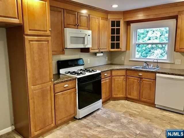 81 Prospect Street, Unit 2 Paramus, NJ 07652 - Photo 7 of 17