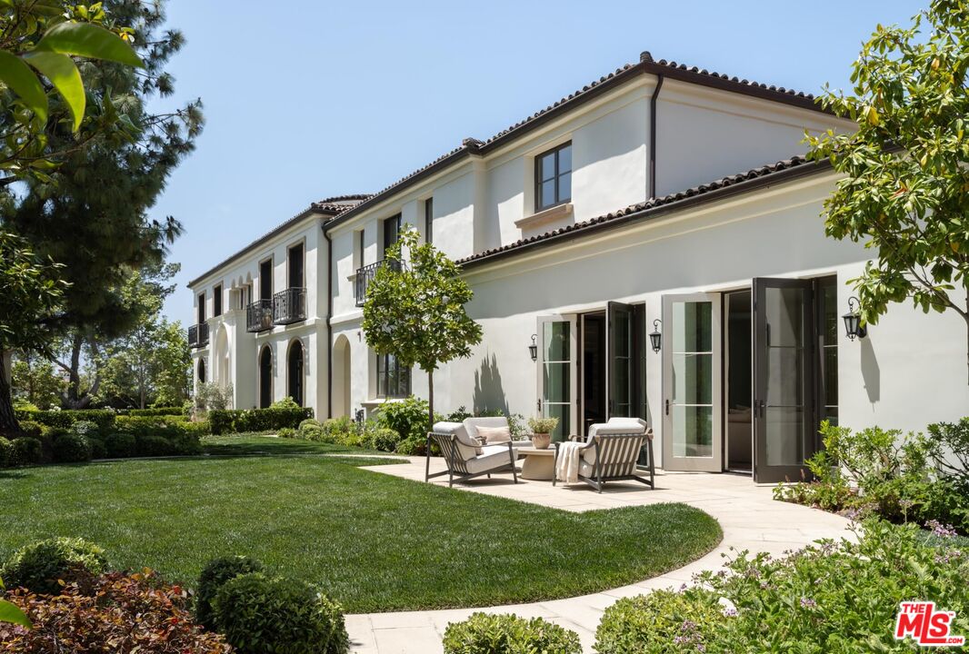 12833 Chalon Road Los Angeles, CA 90049 - Photo 19 of 34