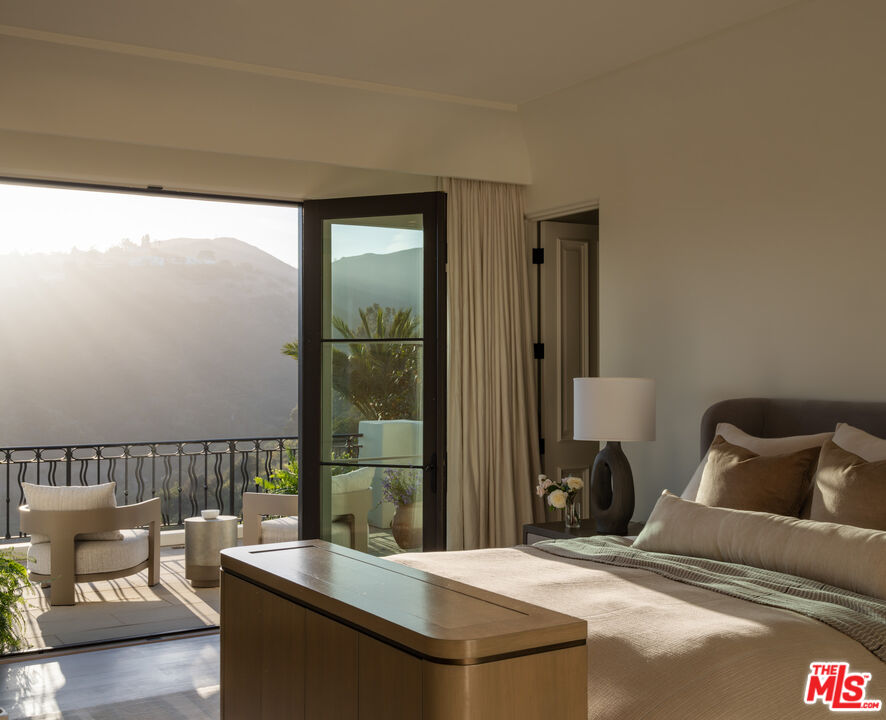 12833 Chalon Road Los Angeles, CA 90049 - Photo 21 of 34