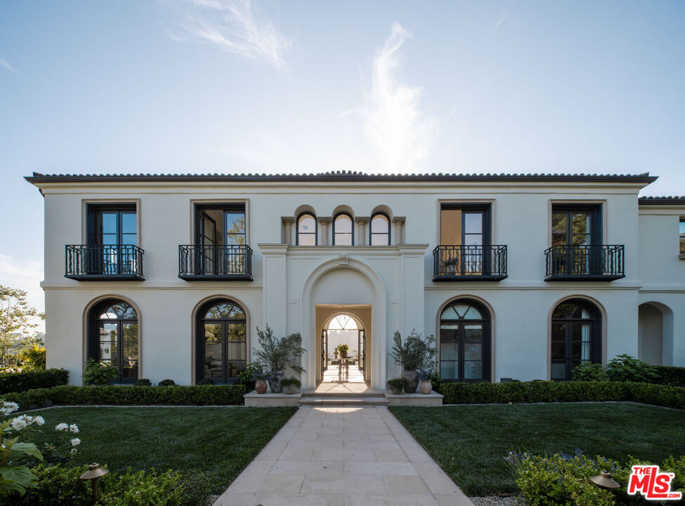 12833 Chalon Road Los Angeles, CA 90049 - Photo 3 of 34