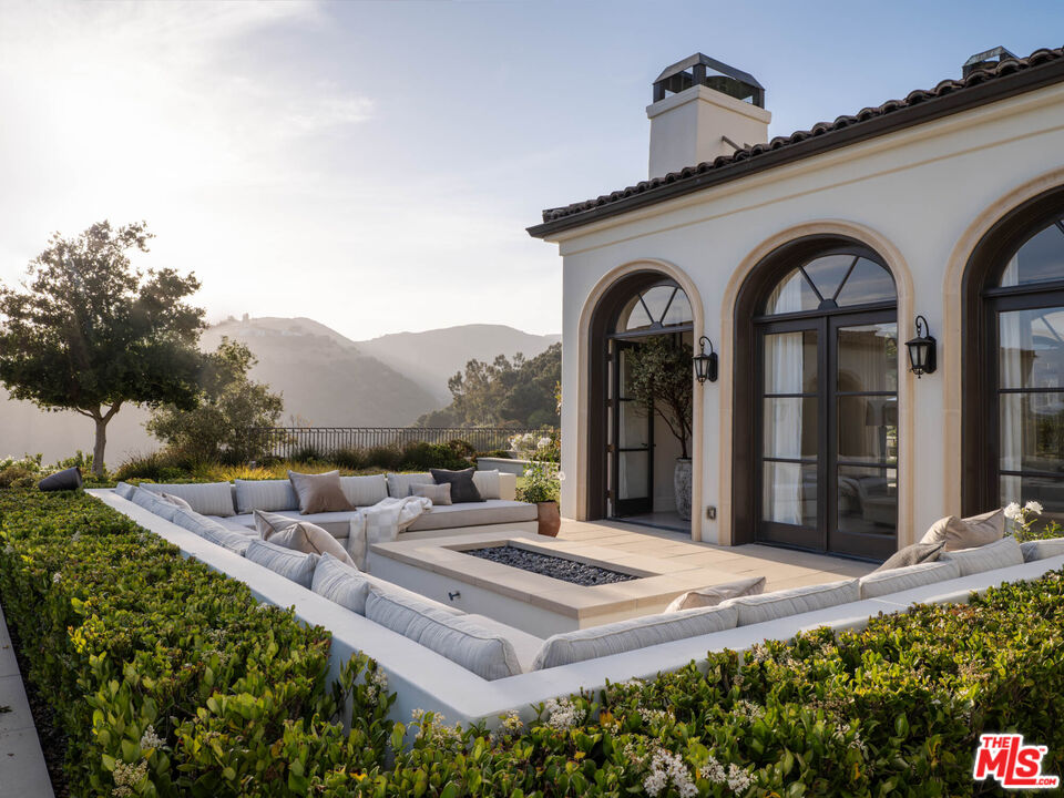 12833 Chalon Road Los Angeles, CA 90049 - Photo 31 of 34