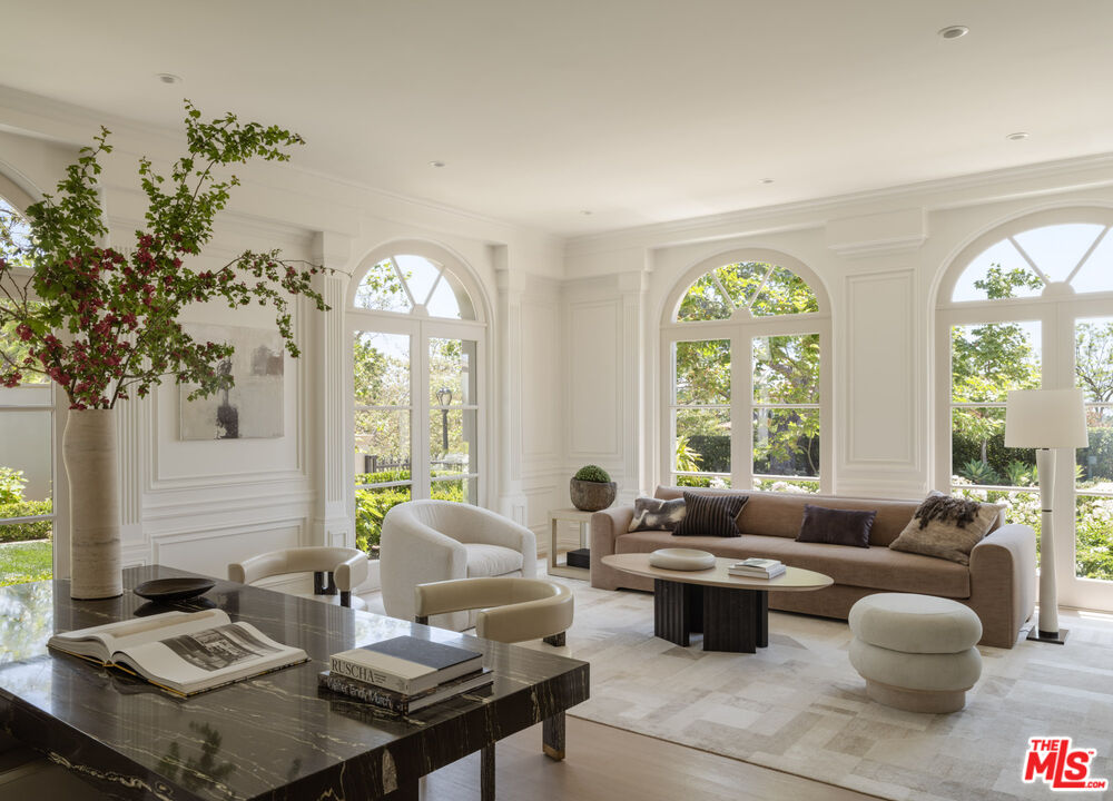 12833 Chalon Road Los Angeles, CA 90049 - Photo 7 of 34