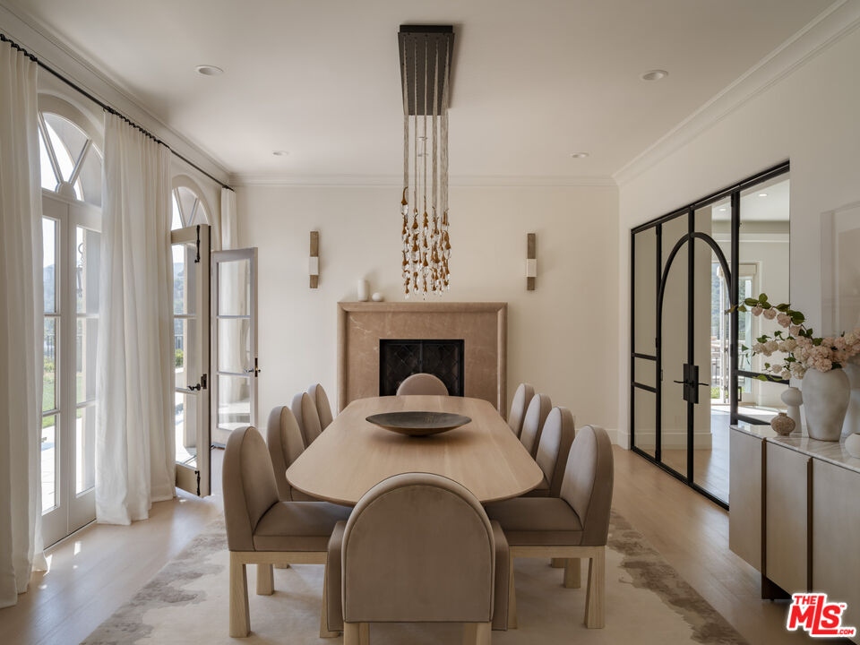 12833 Chalon Road Los Angeles, CA 90049 - Photo 8 of 34