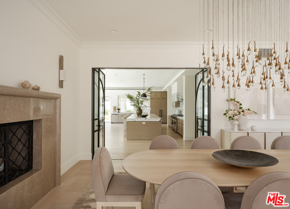 12833 Chalon Road Los Angeles, CA 90049 - Photo 9 of 34