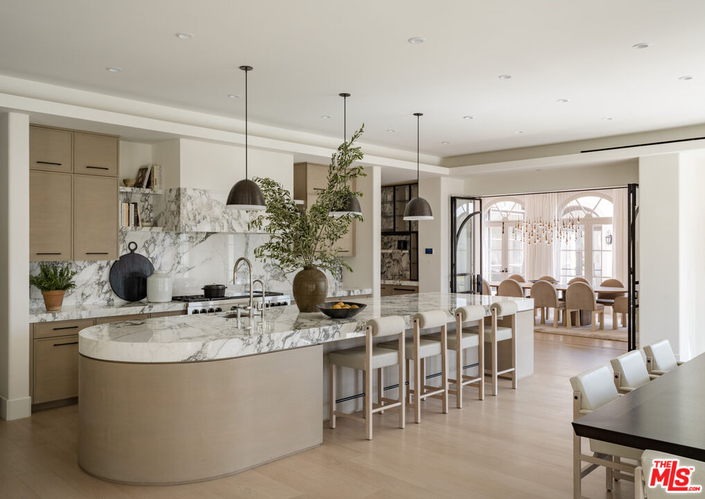 12833 Chalon Road Los Angeles, CA 90049 - Photo 10 of 34