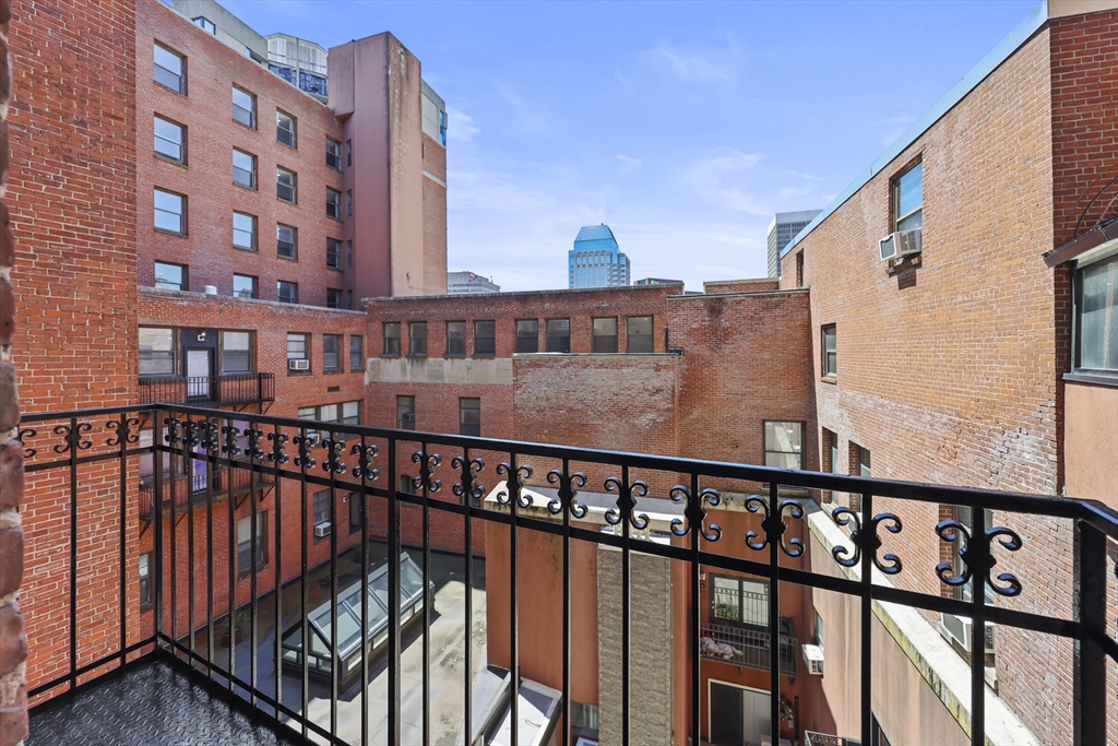 122 Chestnut Street, Unit 215 Springfield, MA 01103 - Photo 3 of 28