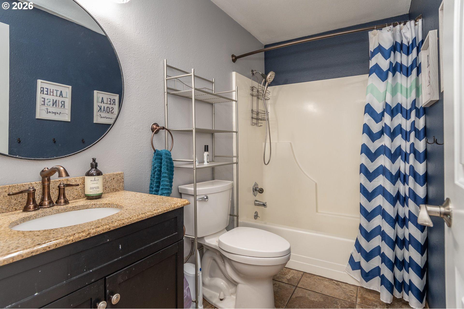 2150 Del Rio Road Roseburg, OR 97471 - Photo 20 of 48 Bathroom