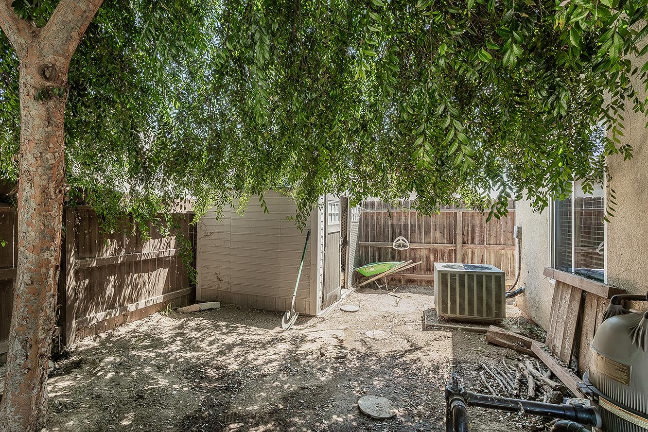 180 East Carpenter Avenue Reedley, CA 93654 - Photo 31 of 40