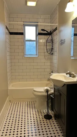 $1,100 | 113 North Walton Street, Unit C, Darien, GA 31305