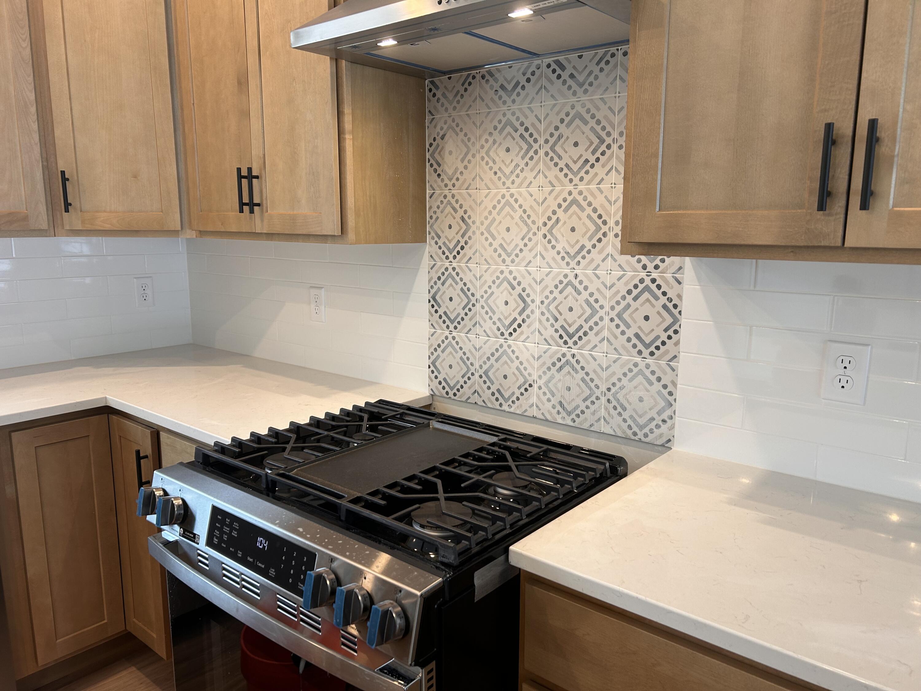 8 Hummingbird Lane Sanford, ME 04073 - Photo 10 of 46 Tiled Back Splash