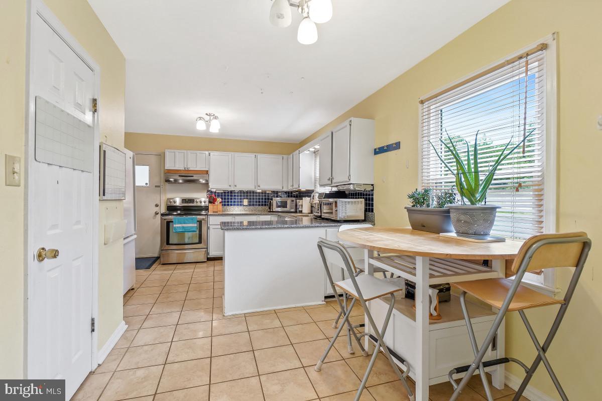 404 Tapawingo Road Southeast Vienna, VA 22180 - Photo 10 of 44