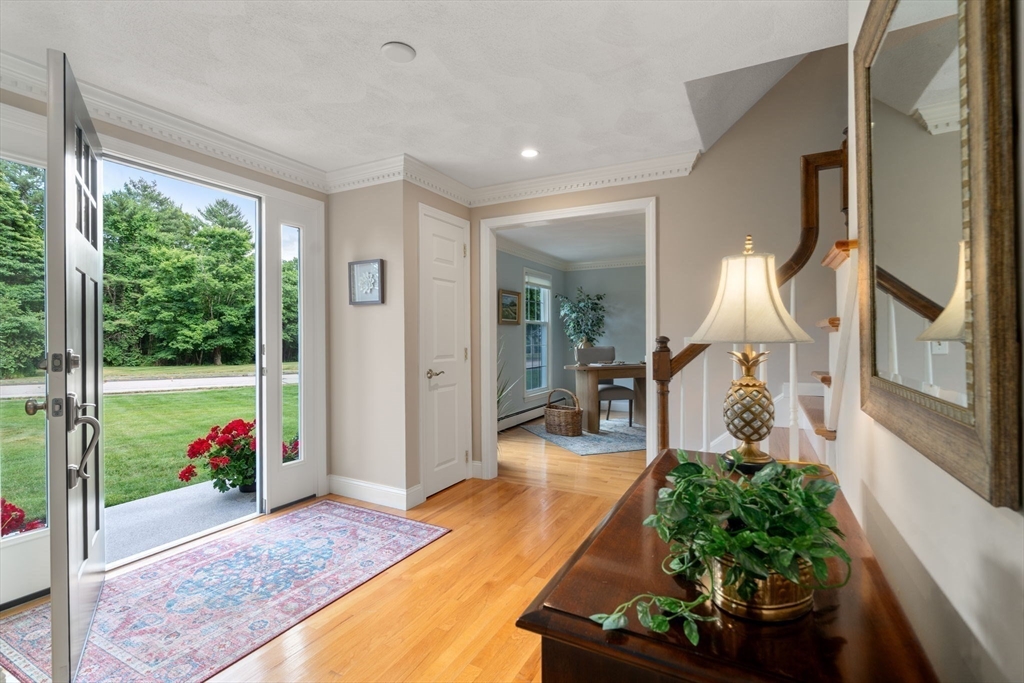 27 Oriole Road Medfield, MA 02052 - Photo 5 of 42