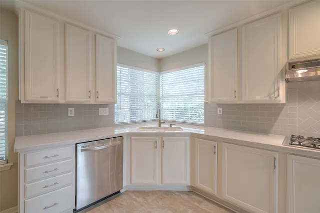 $2,875 | 147 Shelter Rock Court, The Woodlands, TX 77382