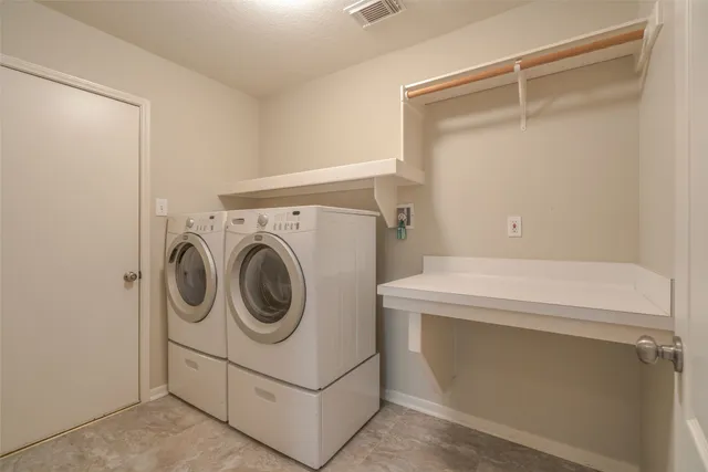 $2,875 | 147 Shelter Rock Court, The Woodlands, TX 77382