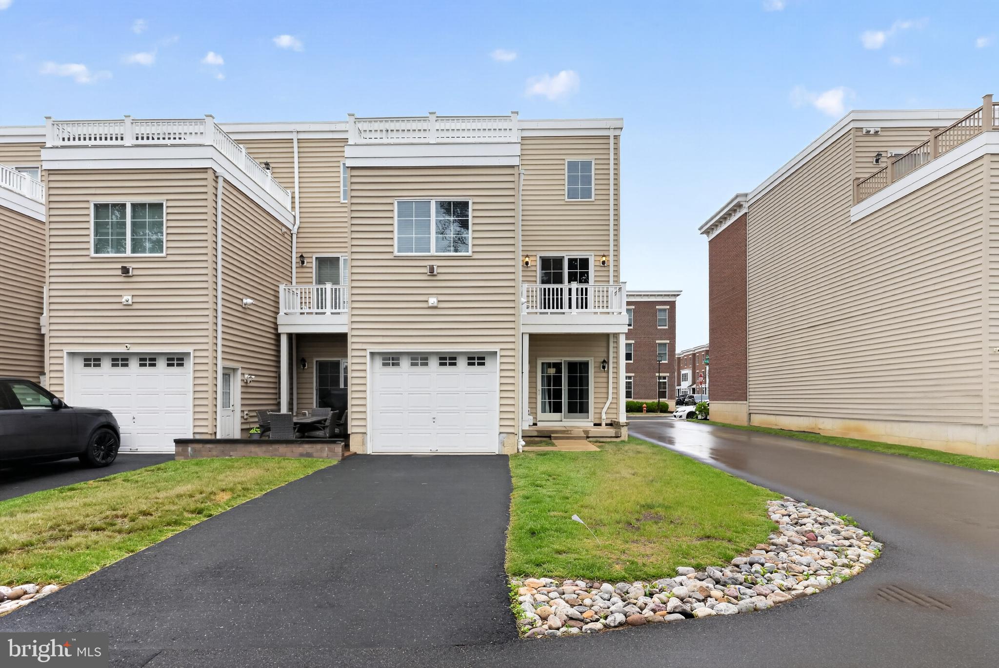 3333 Pietro Way Philadelphia, PA 19145 - Photo 3 of 23 Charming townhouse with modern appeal.