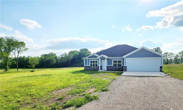 $379,999 | 26 Southwest 491st Road, Centerview, MO 64019