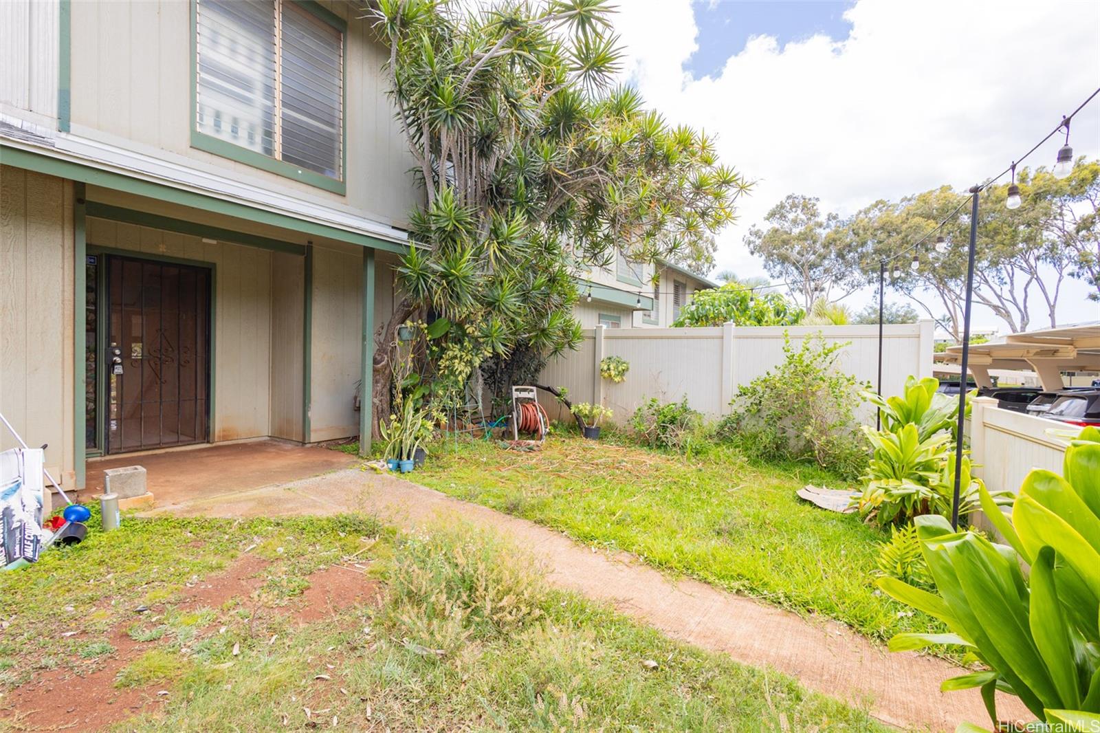 92-1244 Kikaha Street, Unit 14 Kapolei, HI 96707 - Photo 20 of 25 a view of a backyard of the house