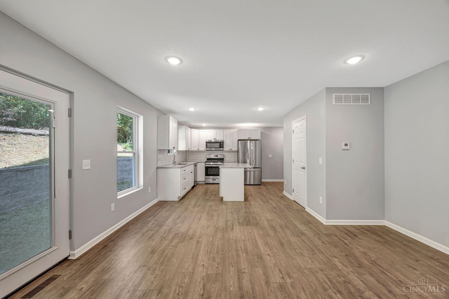 5143 Camargo Road Cincinnati, OH 45227 - Photo 10 of 49