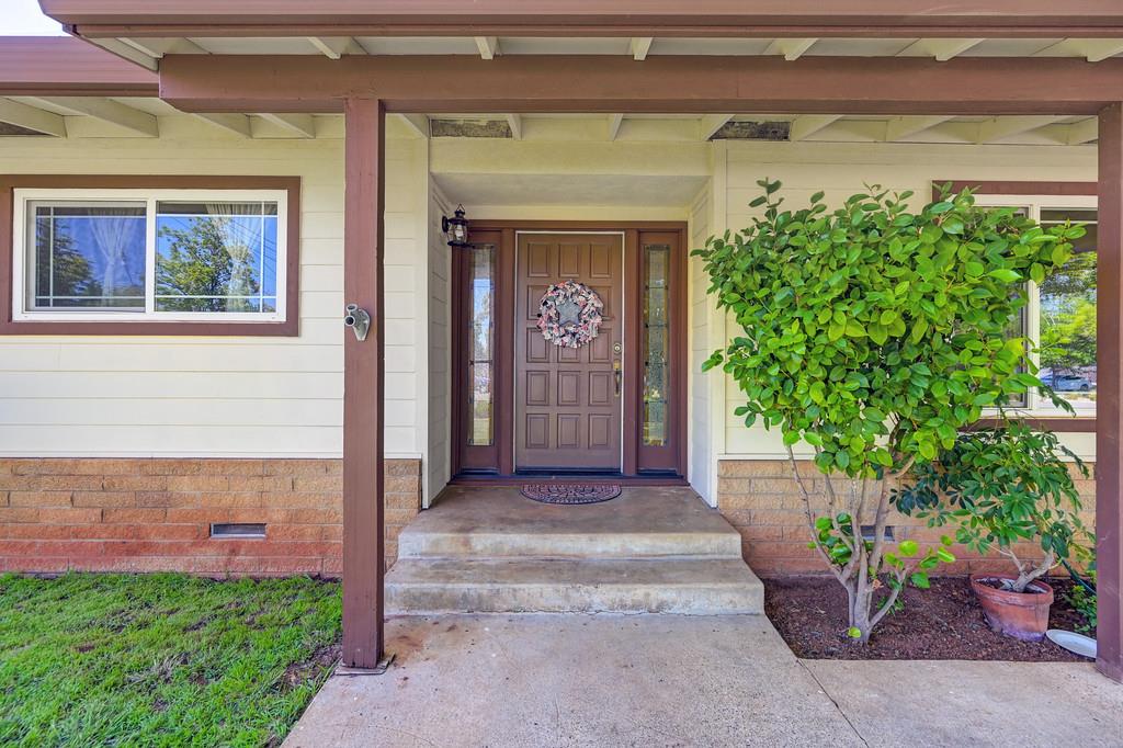 1333 Wesley Lane Auburn, CA 95603 - Photo 6 of 35 a front view of a house with a yard
