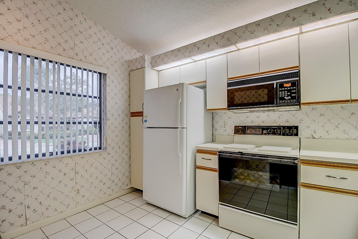 6235 Kings Gate Circle Delray Beach, FL 33484 - Photo 12 of 47 Huntington-23