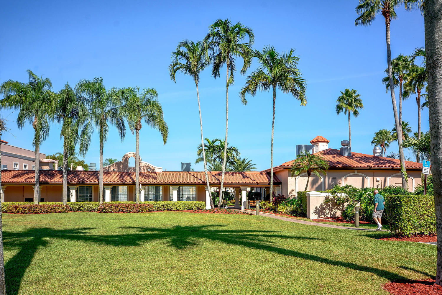 6235 Kings Gate Circle Delray Beach, FL 33484 - Photo 38 of 47 14111 Royal Vista Dr unit 202-large-027-