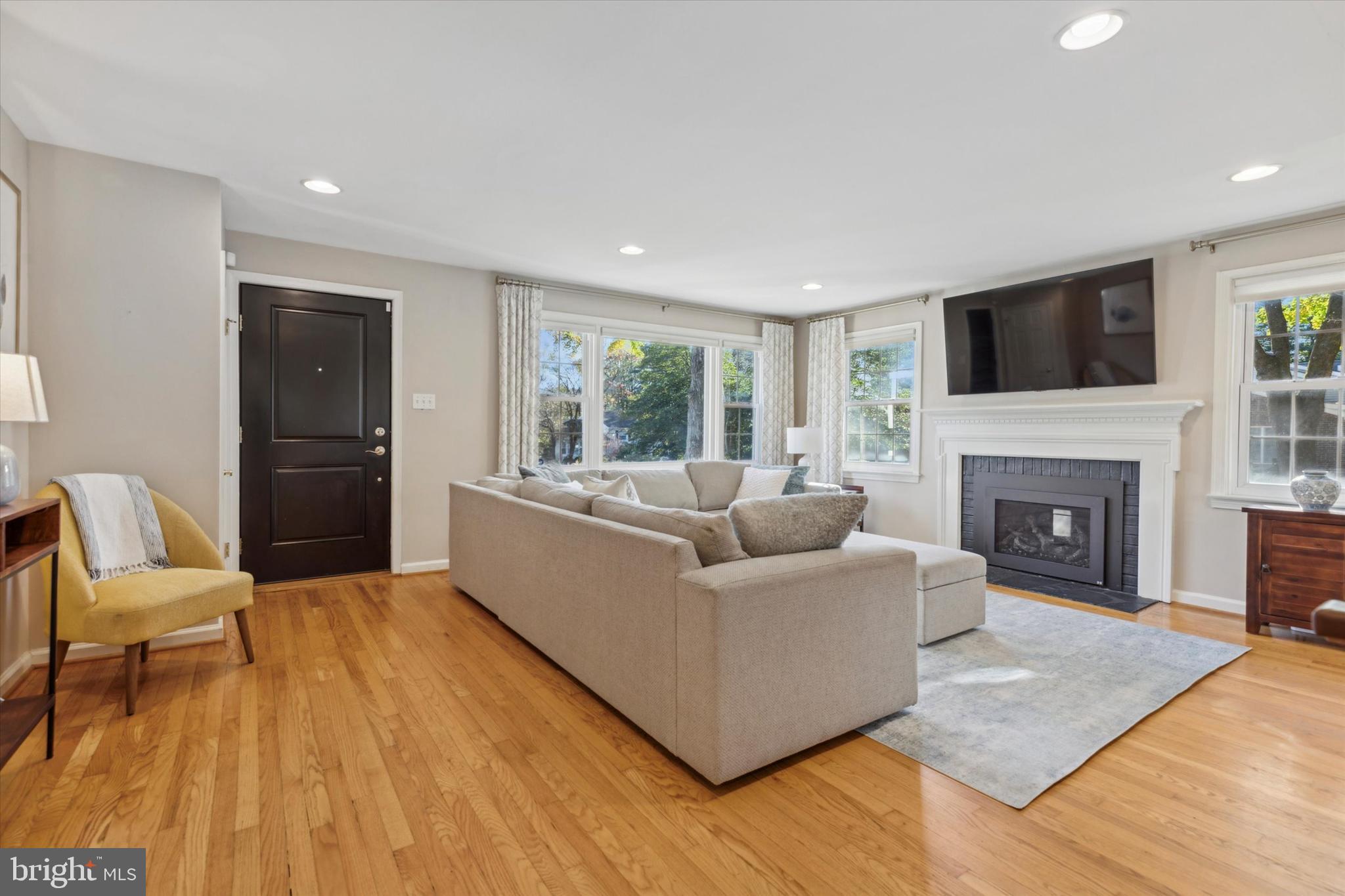 151 Anthony Wayne Drive Wayne, PA 19087 - Photo 3 of 35