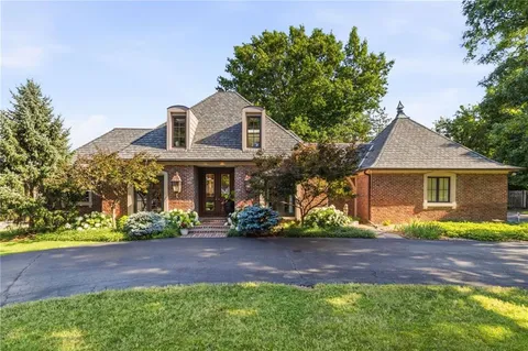 $2,100,000 | 2211 West 69th Terrace, Mission Hills, KS 66208