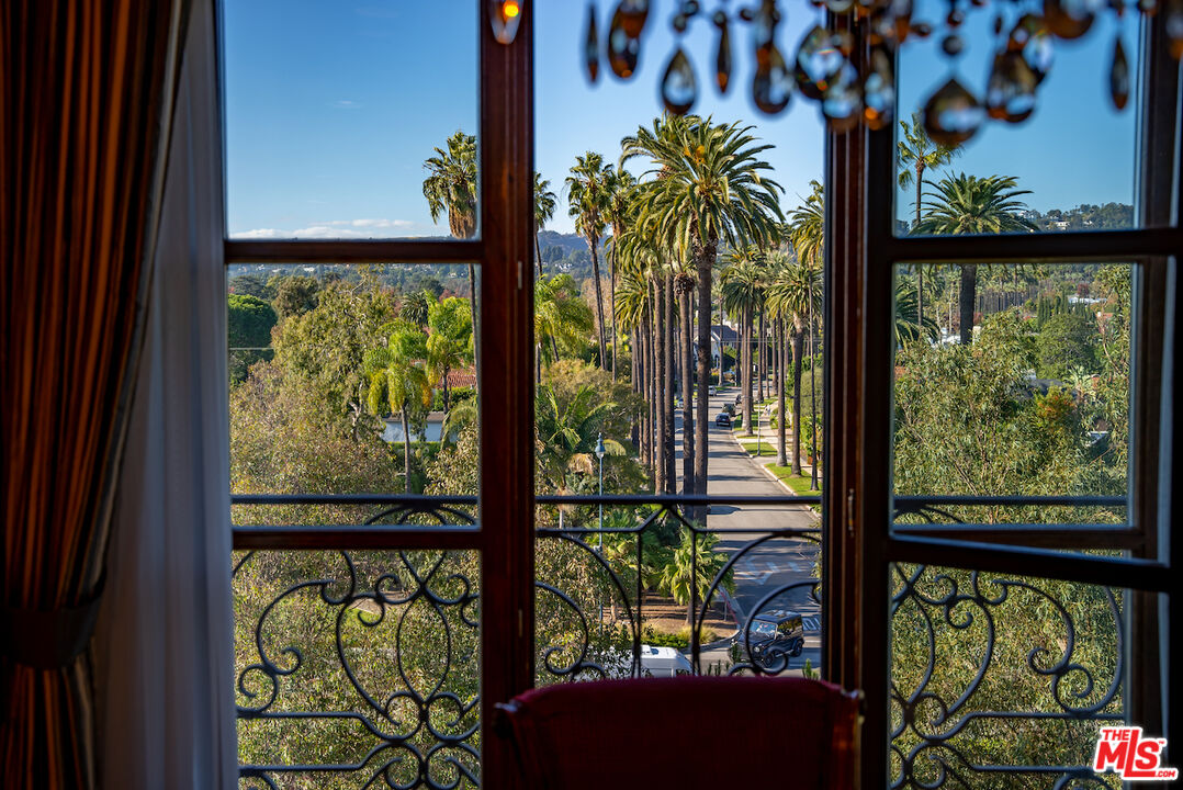 425 North Maple Drive, Unit PH 602 Beverly Hills, CA 90210 - Photo 16 of 37