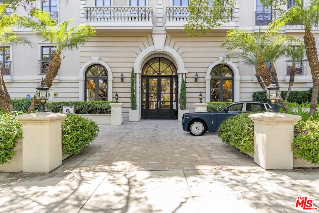 425 North Maple Drive, Unit PH 602 Beverly Hills, CA 90210 - Photo 37 of 37 a front view of a house with garden