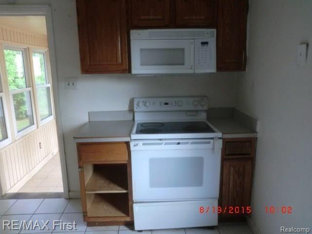 8375 Millis Road Utica, MI 48317 - Photo 7 of 15 CIMG3307.JPG