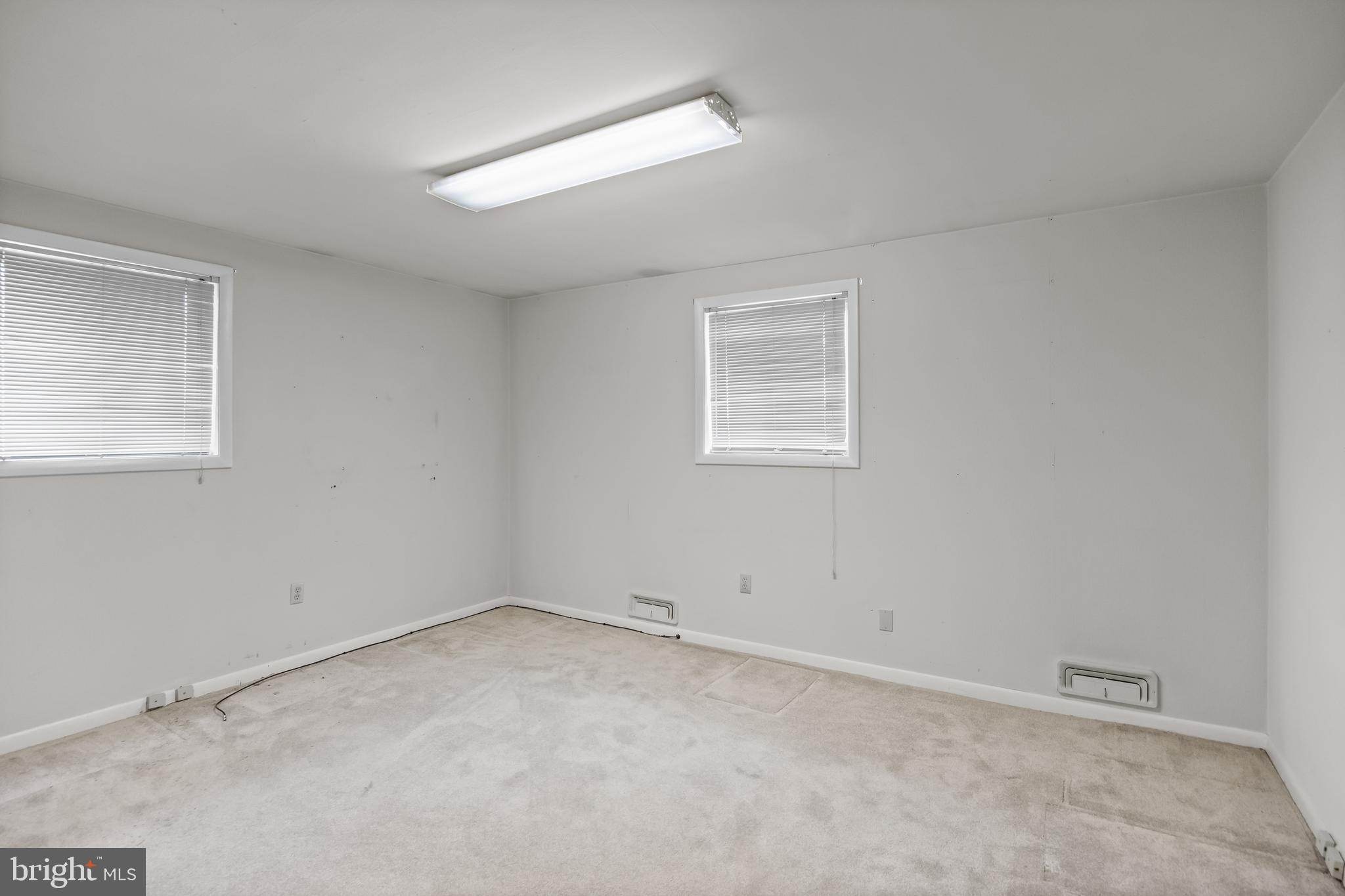 64 Warwick Road Stratford, NJ 08084 - Photo 20 of 28 an empty room with a window