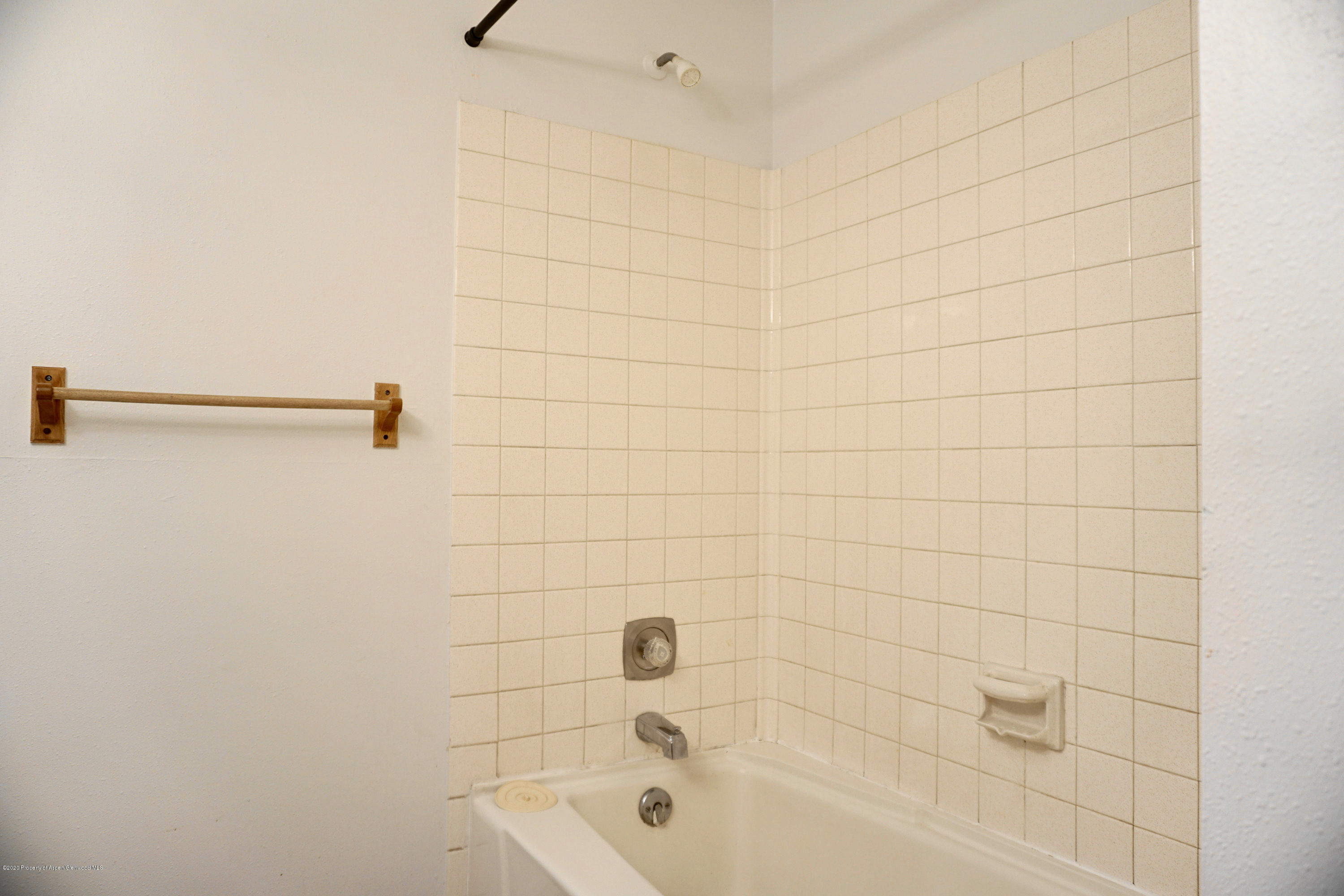 1409 Silver Sage Road Meeker, CO 81641 - Photo 15 of 26 a bathroom with a bathtub