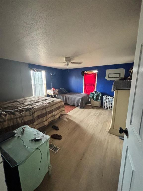 260 Wonder Drive Springtown, TX 76082 - Photo 7 of 9 a living room with furniture and a flat screen tv