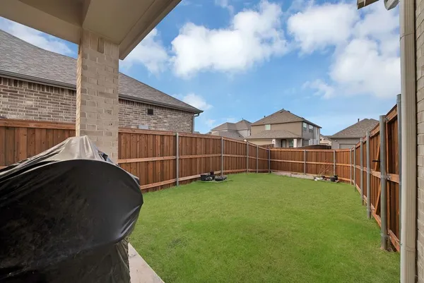 $2,000 | 7126 Helena Hill, Royse City, TX 75189