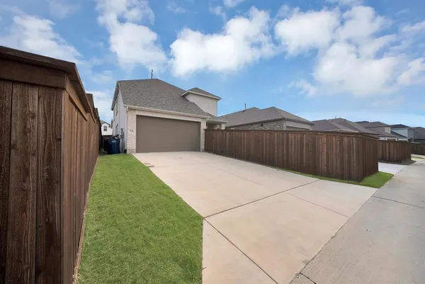 $2,000 | 7126 Helena Hill, Royse City, TX 75189