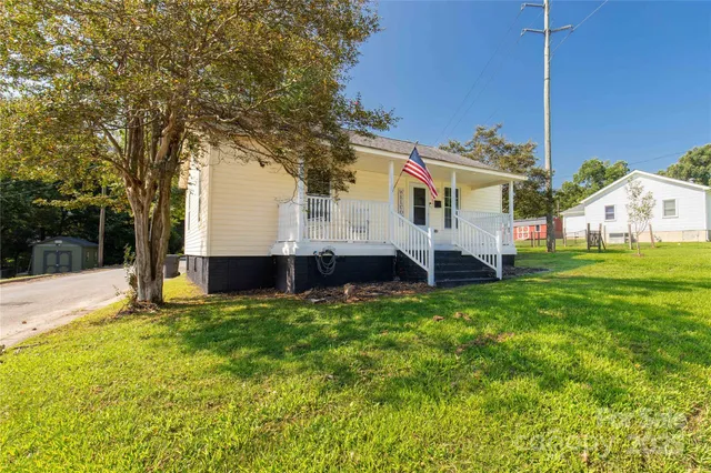 a view of a house with a yard