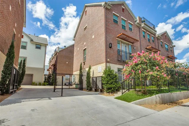 $2,995 | 4323 Dickason Avenue, Unit 2, Dallas, TX 75219