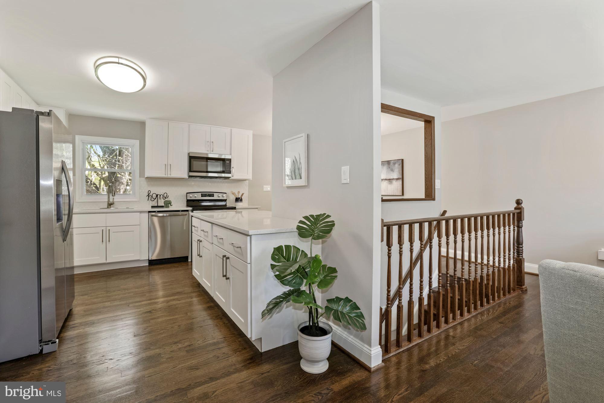 13623 Kingsman Road Woodbridge, VA 22193 - Photo 6 of 28 Gallery Image 6
