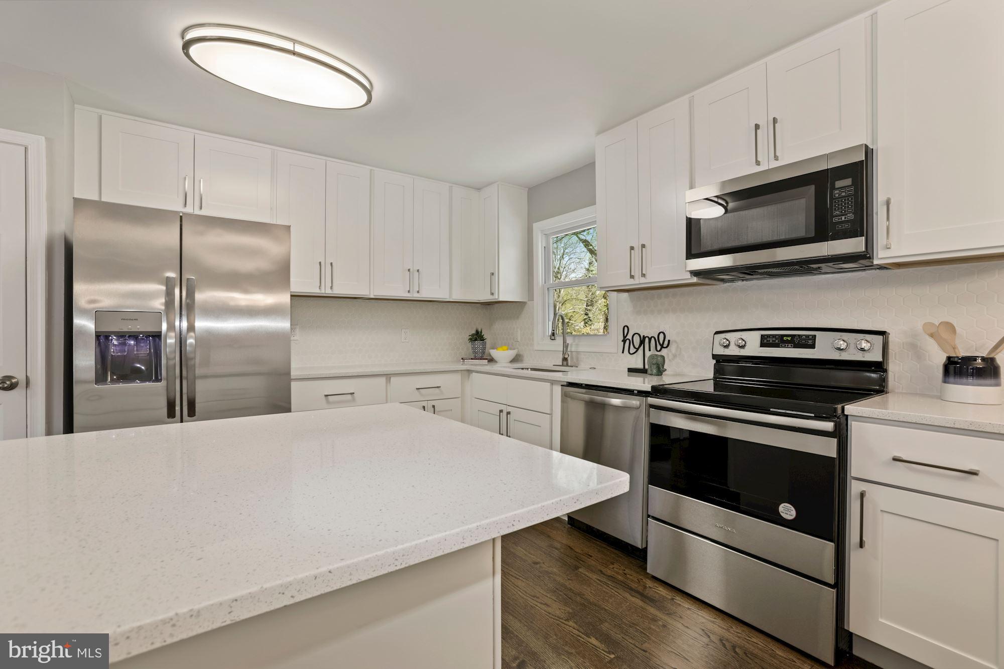 13623 Kingsman Road Woodbridge, VA 22193 - Photo 8 of 28 Gallery Image 8