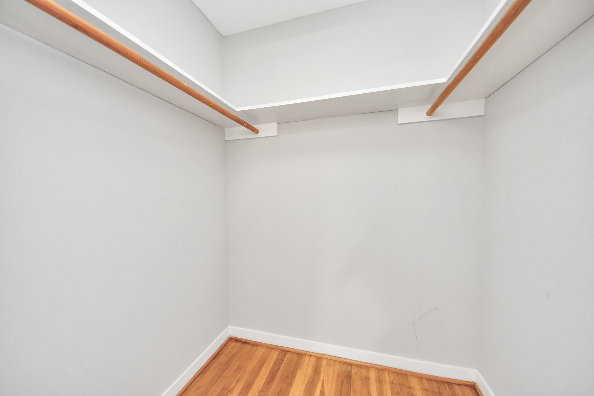 1923 Springrock Lane Houston, TX 77080 - Photo 28 of 46 Primary walk-in closet.