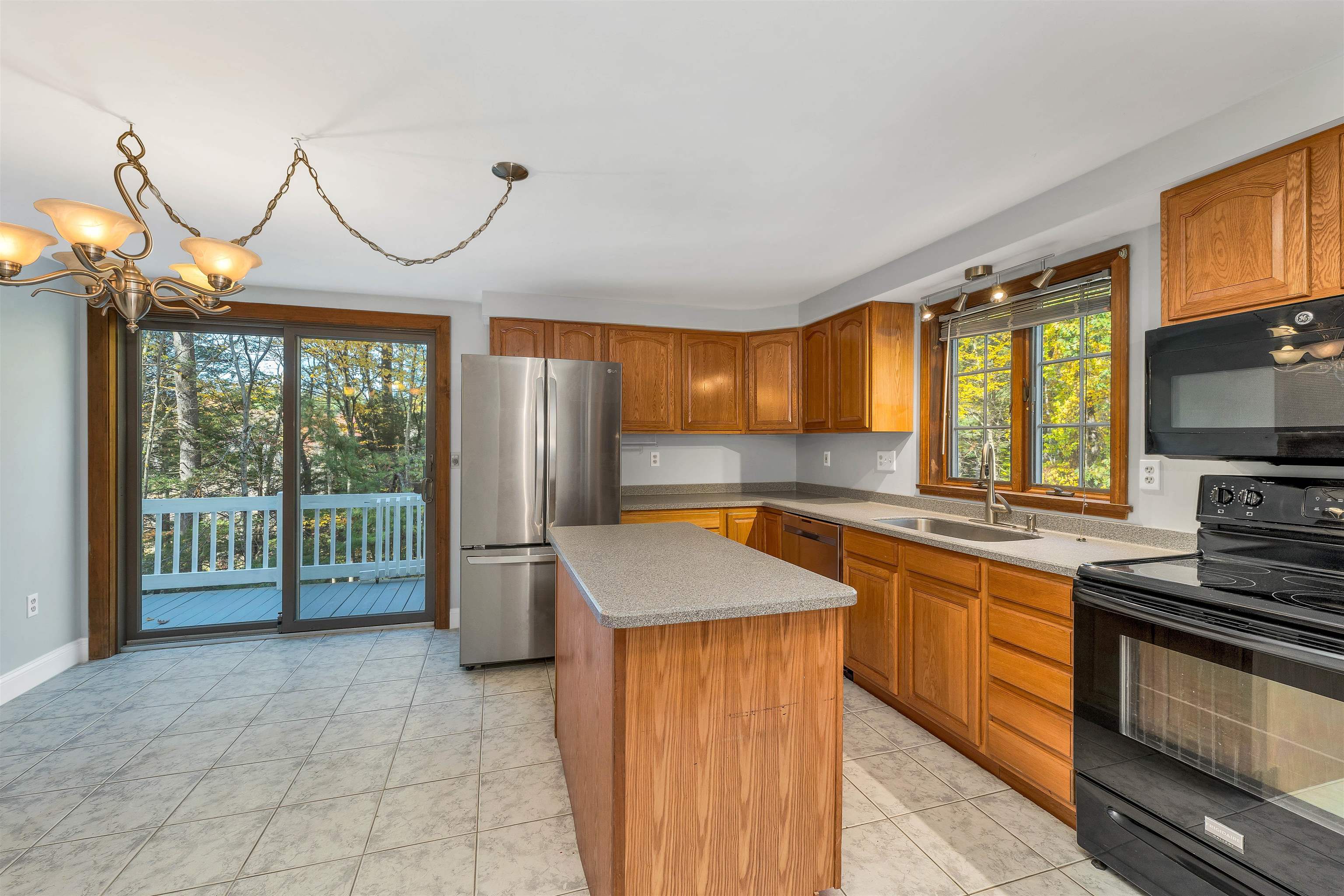 10 Colman Path Merrimack, NH 03054 - Photo 4 of 52